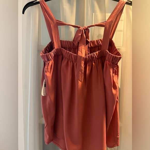 Old Navy top with wide straps. Tie strap on back. Size M coral/rust color. - Picture 2 of 5